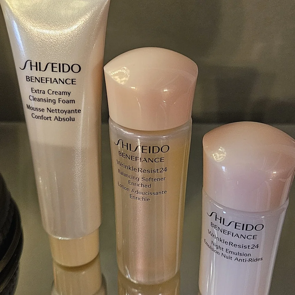 SHISEIDO Skin Care Travel Bundle - 21 Items and Bag - Picture 2 of 5